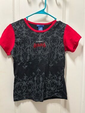 Alegría Women's Black Tee with Red Sleeves